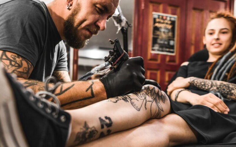 factors contributing tattoo pain differences genders 1