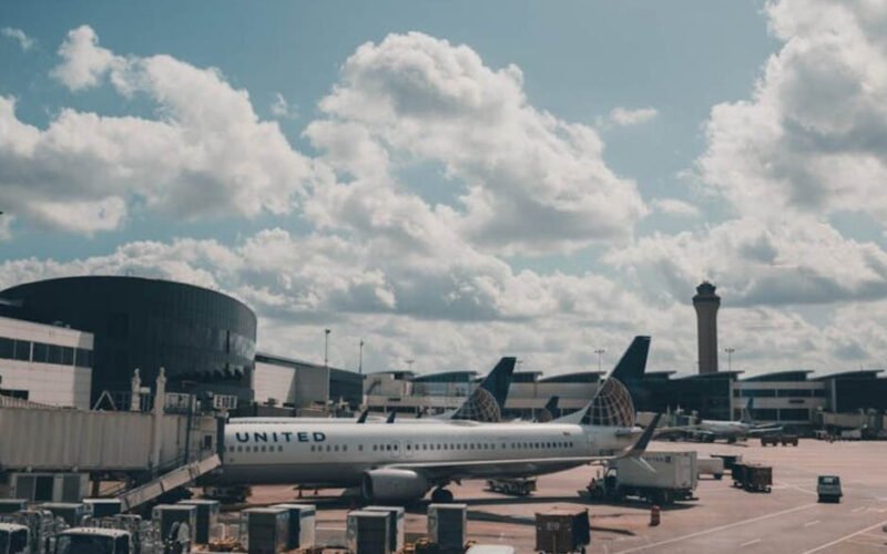 quick and easy shuttle from lga to jfk