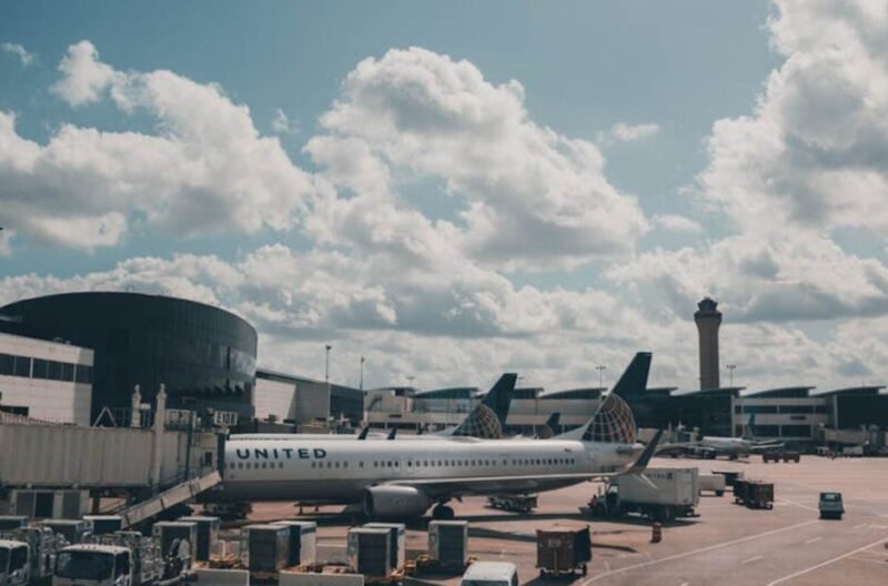 quick and easy shuttle from lga to jfk