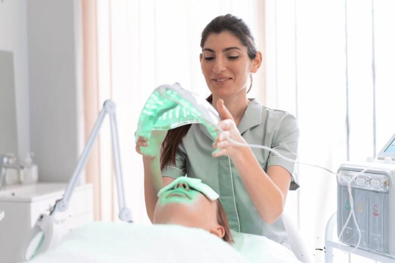 what is an led phototherapy face mask