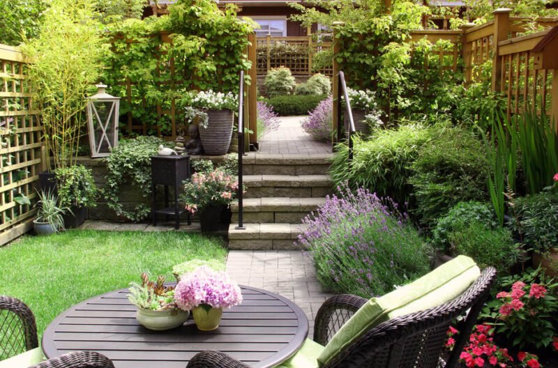 create a relaxing outdoor space at home