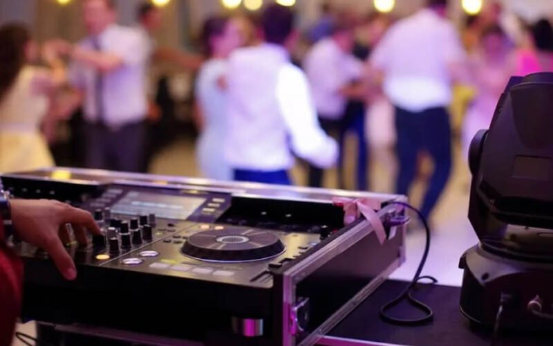 how a wedding dj