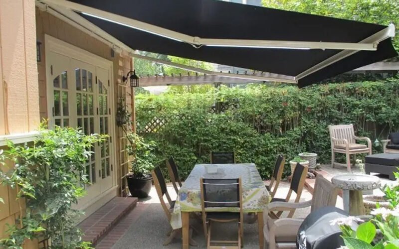 retractable awning
