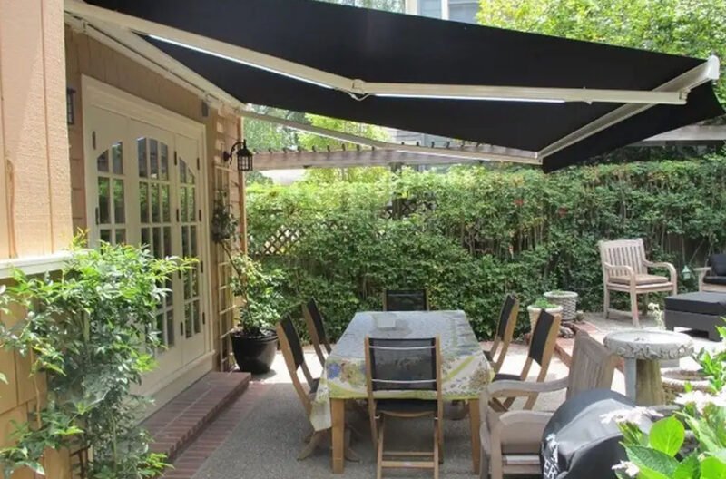 retractable awning