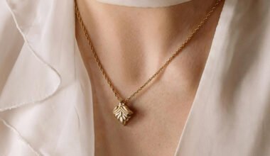 7 pendant necklace you must have in 2025 3