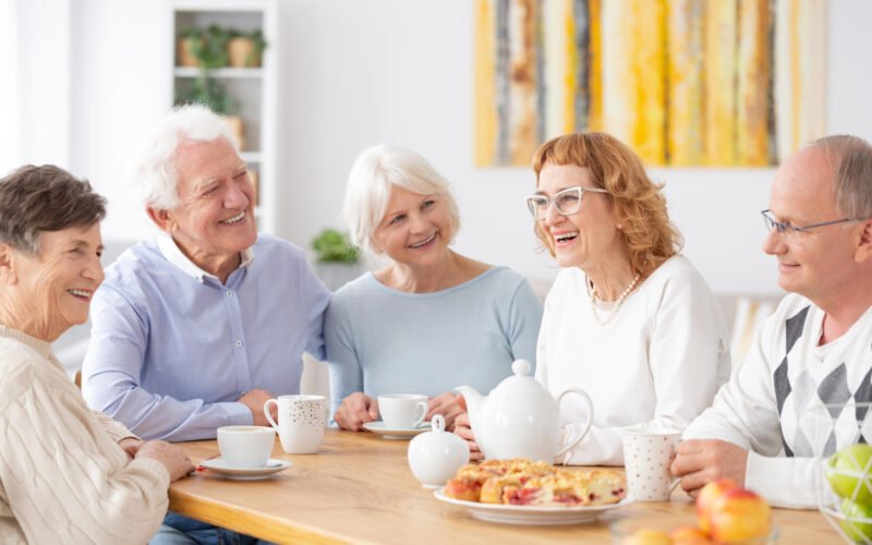 a complete guide to benefits of senior assisted living services