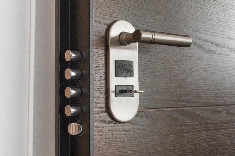 a complete guide to professional home locksmith services