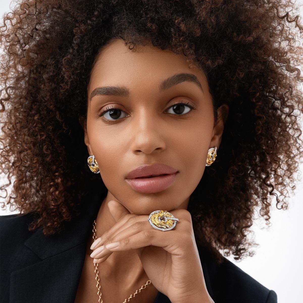 from statement pieces to minimalist chic 2
