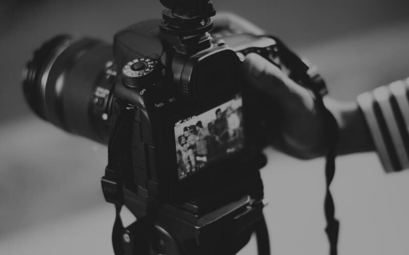here's how you can find an amazing wedding photographer (1)