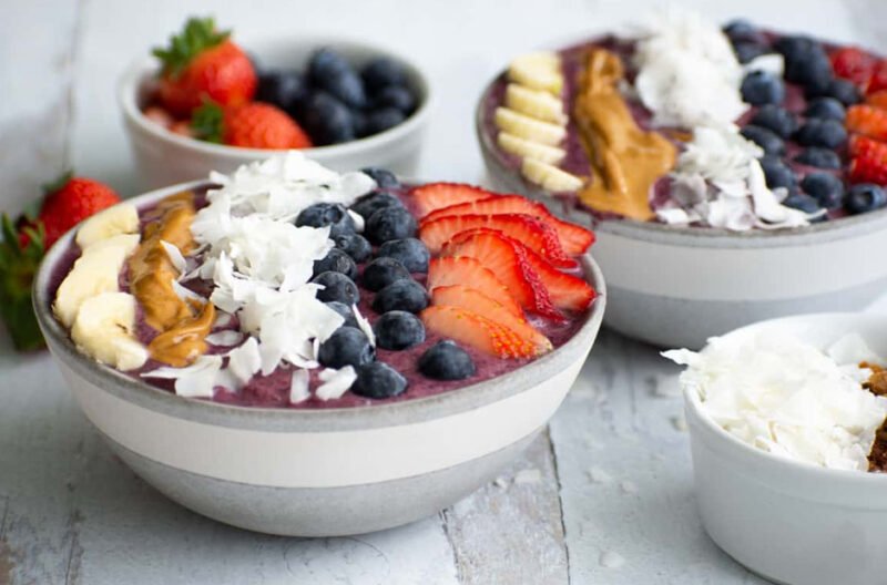 strawberry smoothie bowls