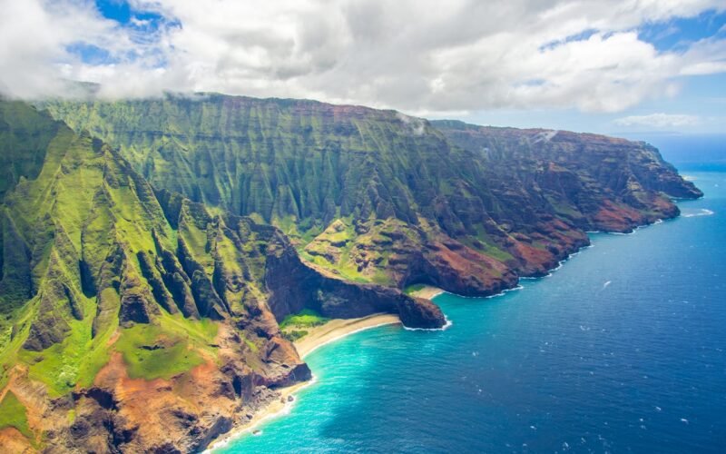 the ultimate way to experience kauai's na pali coast (1)