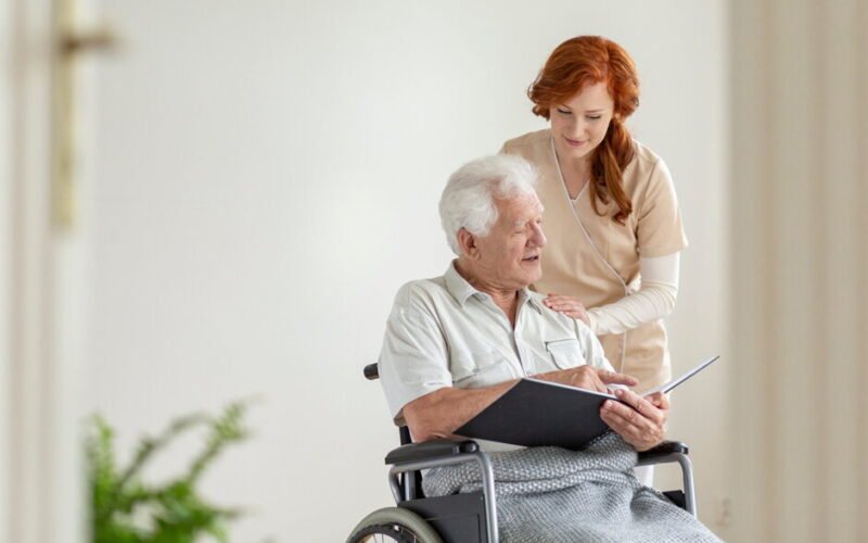choosing the right senior memory care program for your loved one