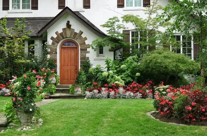 how simple landscaping can help your home sell faster