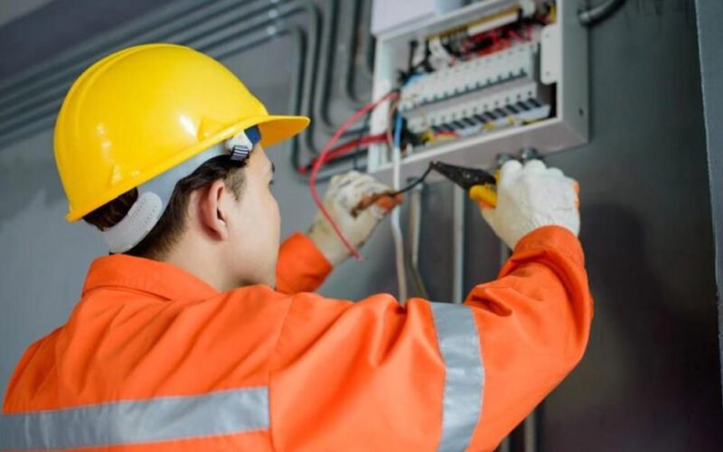 how to choose a reliable emergency electrician