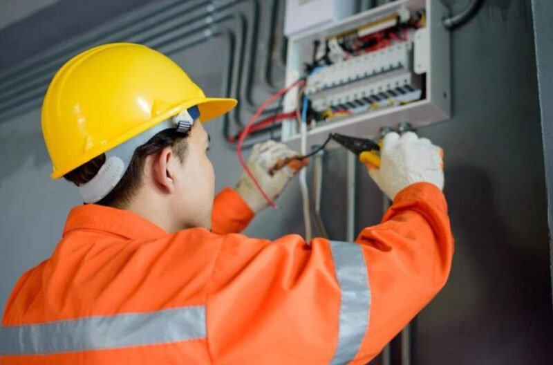 how to choose a reliable emergency electrician