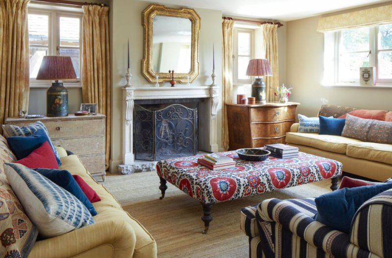 lend your living room a classical charm