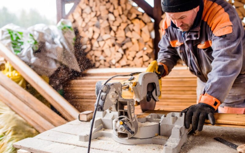 the benefits of hiring a professional carpenter for your projects