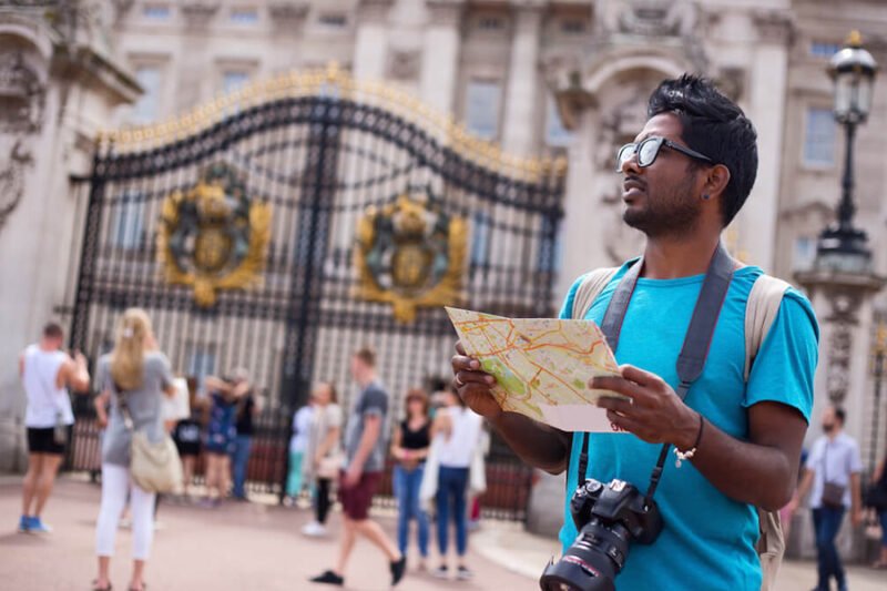 what tourists should know about staying safe in big cities