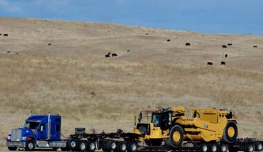 heavy duty hauling equipment for efficient load disposal