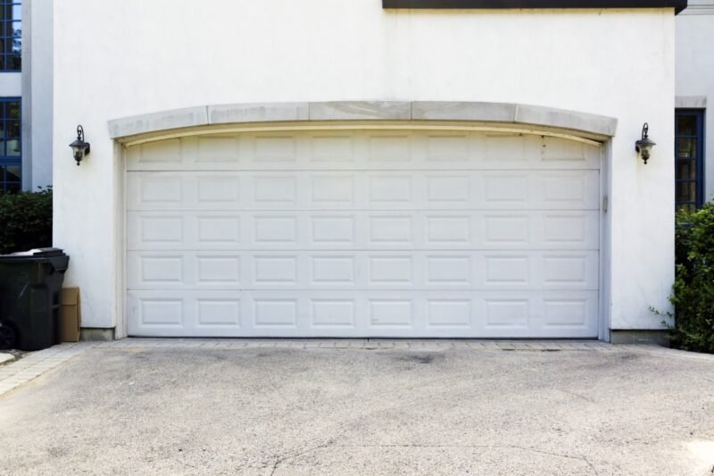 spotting the most frequent garage door problems in homes