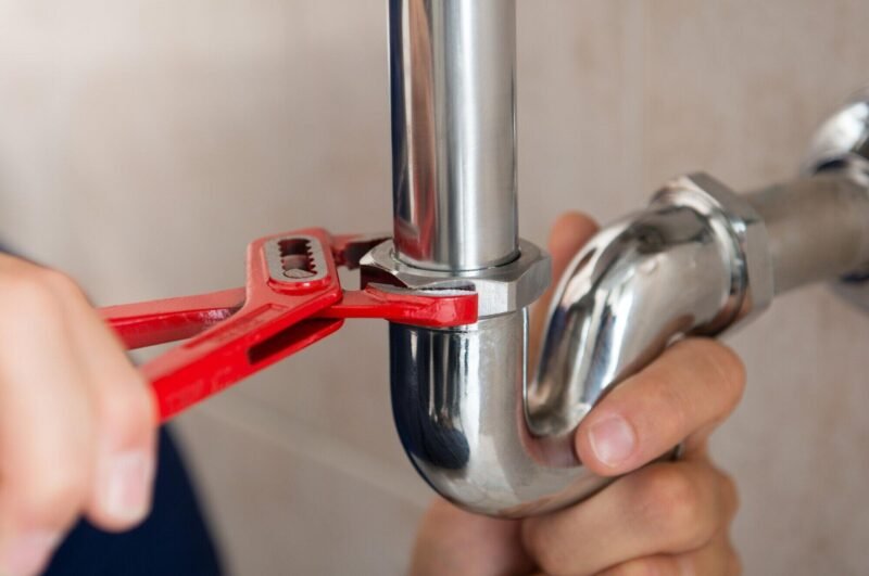 urgent plumbing repair services for leak and drain issues