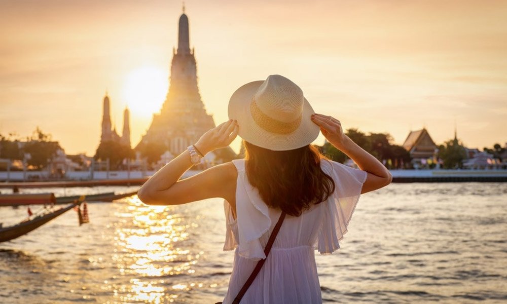 how modern professionals blend business and leisure travel in bangkok
