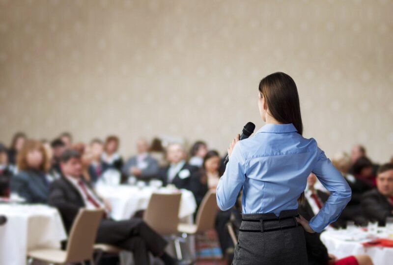 how to choose a memorable keynote speaker for events