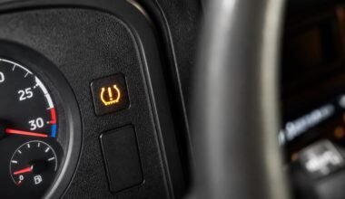 breakdown staying safe during roadside emergencies